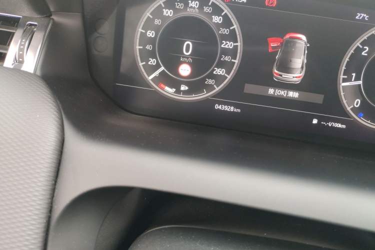 Used Land Rover Discovery Sport 2021 249 PS R-Dynamic S Performance Edition Odometer Close Up