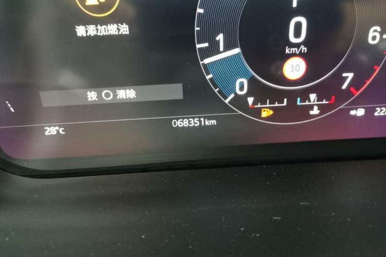 Used Land Rover Discovery Sport 2021 249 PS R-Dynamic S Performance Edition Odometer Close Up