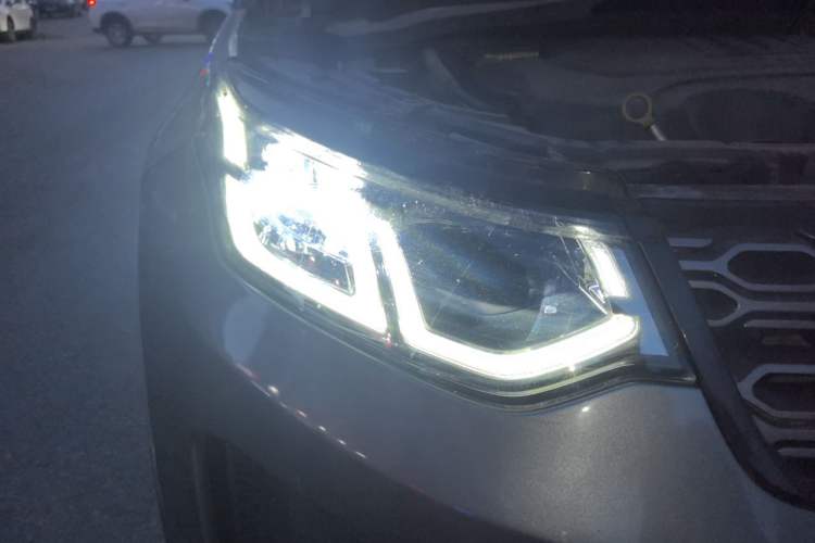 Used Land Rover Discovery Sport 2021 249 PS R-Dynamic S Performance Edition Right Front Headlight