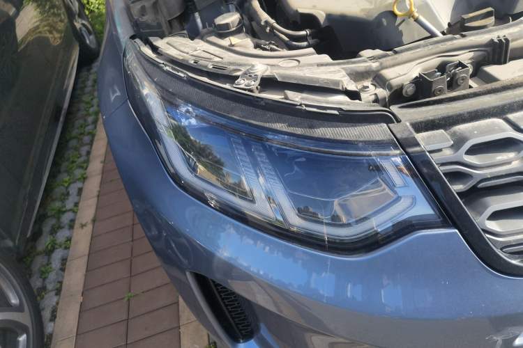 Used Land Rover Discovery Sport 2021 249 PS R-Dynamic SE Performance Tech Edition 5 Seats Right Front Headlight