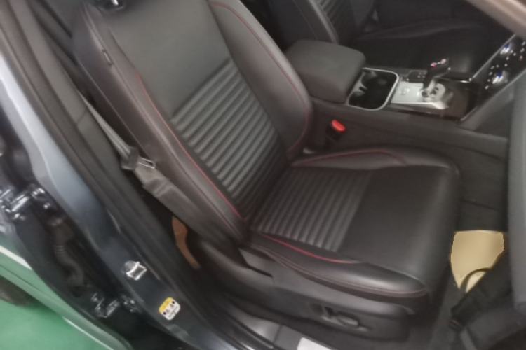 Used Land Rover Discovery Sport 2021 249 PS R-Dynamic S Performance Edition Right Front Seat