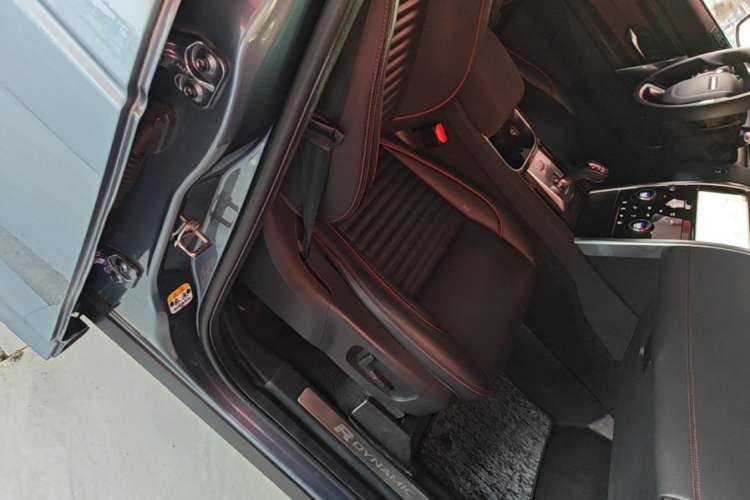 Used Land Rover Discovery Sport 2021 249 PS R-Dynamic S Performance Edition Right Front Seat