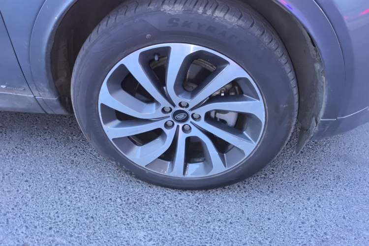 Used Land Rover Discovery Sport 2021 249 PS R-Dynamic S Performance Edition Right Front Wheel Hub