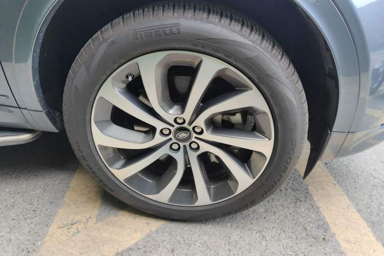 Used Land Rover Discovery Sport 2021 249 PS R-Dynamic S Performance Edition Right Front Wheel Hub