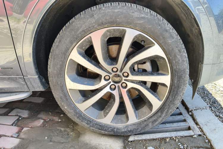 Used Land Rover Discovery Sport 2021 249 PS R-Dynamic S Performance Edition Right Front Wheel Hub