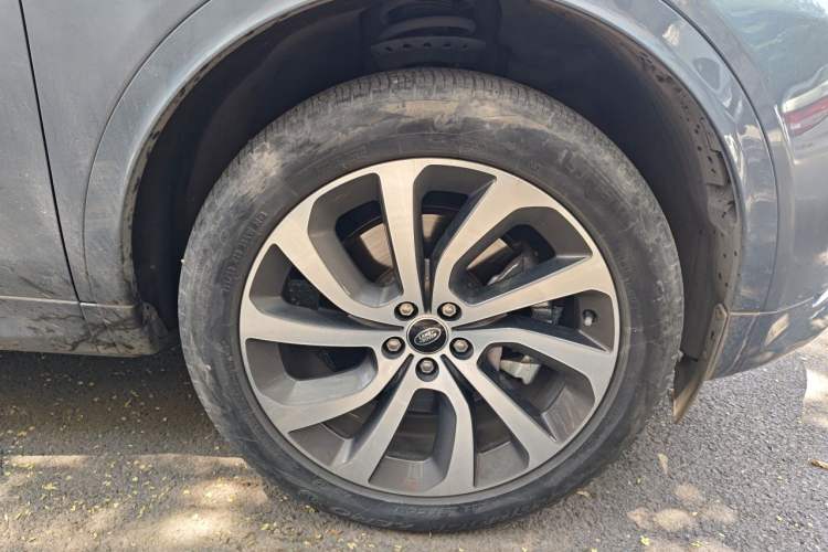 Used Land Rover Discovery Sport 2021 249 PS R-Dynamic S Performance Edition Right Front Wheel Hub