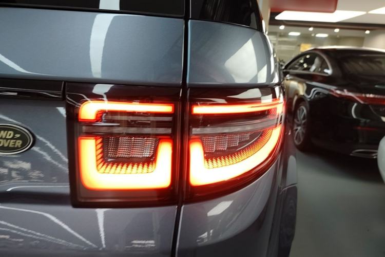Used Land Rover Discovery Sport 2021 249 PS R-Dynamic SE Performance Tech Edition 5 Seats Right Rear Taillight