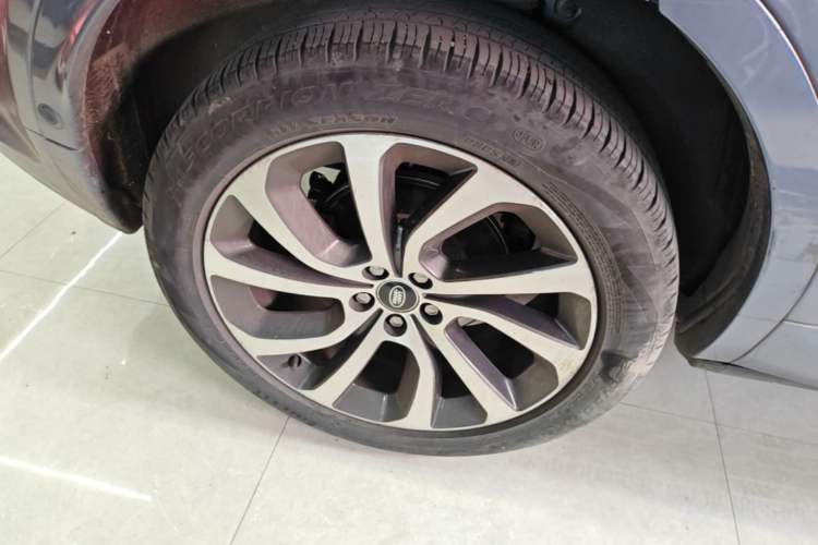 Used Land Rover Discovery Sport 2021 249 PS R-Dynamic SE Performance Tech Edition 5 Seats Right Rear Wheel Hub