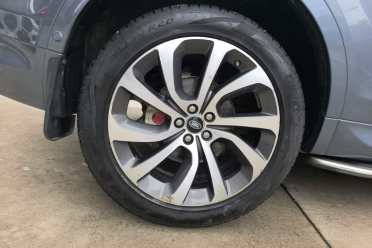 Used Land Rover Discovery Sport 2021 249 PS R-Dynamic SE Performance Tech Edition 5 Seats Right Rear Wheel Hub