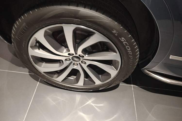 Used Land Rover Discovery Sport 2021 249 PS R-Dynamic S Performance Edition Right Rear Wheel Hub
