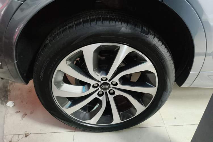 Used Land Rover Discovery Sport 2021 249 PS R-Dynamic S Performance Edition Right Rear Wheel Hub