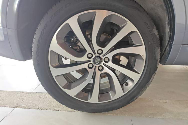 Used Land Rover Discovery Sport 2021 249 PS R-Dynamic S Performance Edition Right Rear Wheel Hub