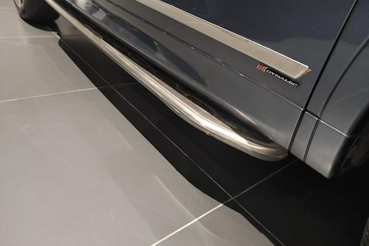 Used Land Rover Discovery Sport 2021 249 PS R-Dynamic S Performance Edition Right Side Sill
