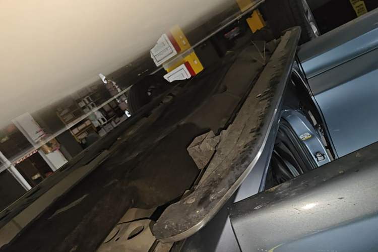 Used Land Rover Discovery Sport 2021 249 PS R-Dynamic S Performance Edition Right Side Sill