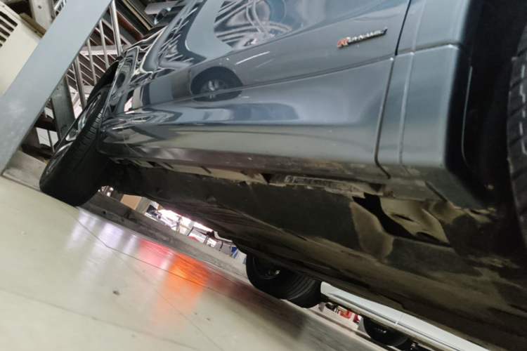Used Land Rover Discovery Sport 2021 249 PS R-Dynamic S Performance Edition Right Side Sill