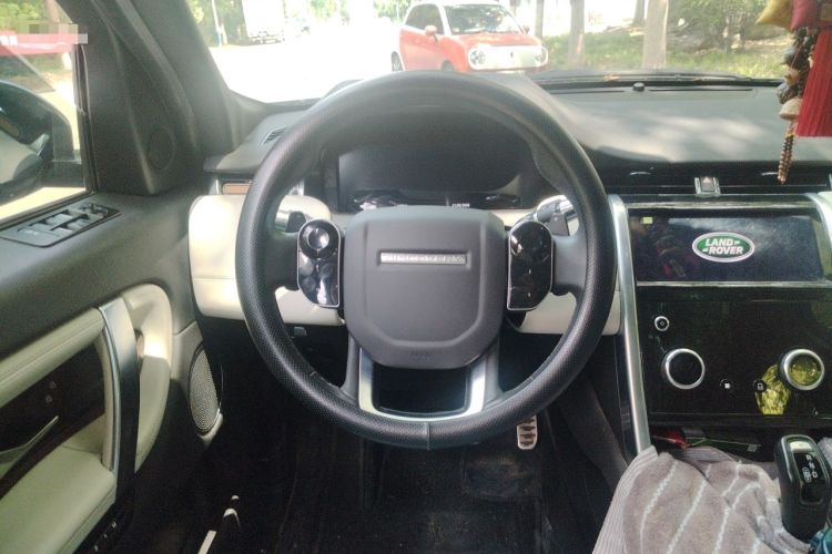 Used Land Rover Discovery Sport 2021 249 PS R-Dynamic SE Performance Tech Edition 7 Seats Steering Wheel