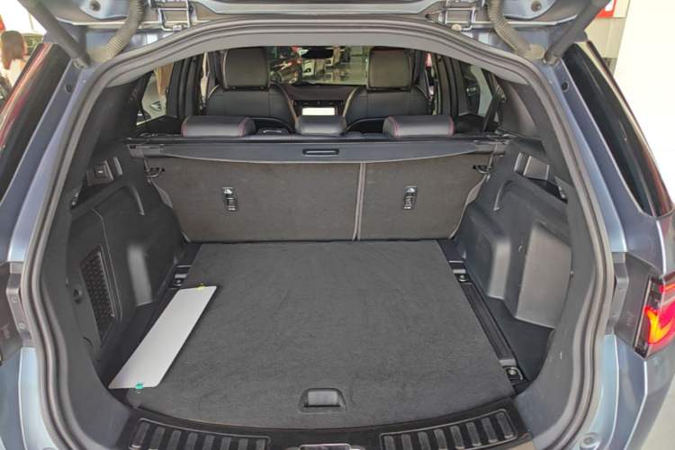 Used Land Rover Discovery Sport 2021 249 PS R-Dynamic S Performance Edition Trunk