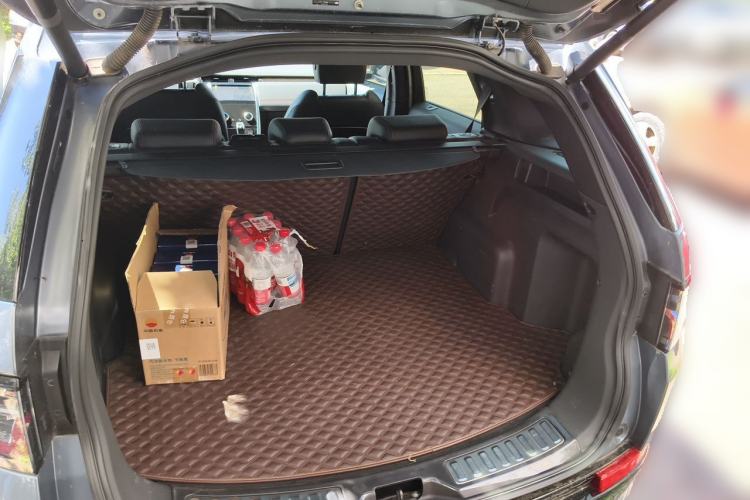 Used Land Rover Discovery Sport 2021 249 PS R-Dynamic S Performance Edition Trunk