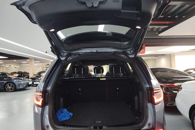 Used Land Rover Discovery Sport 2021 249 PS R-Dynamic SE Performance Tech Edition 5 Seats Trunk