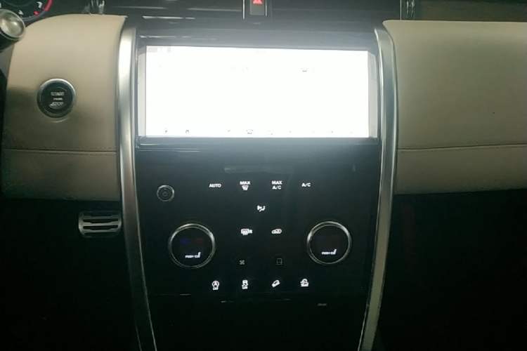 Used Land Rover Discovery Sport 2021 249 PS R-Dynamic HSE Luxury Custom Edition Audio And AC Panel