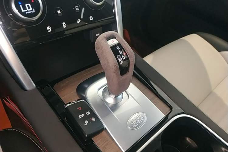 Used Land Rover Discovery Sport 2021 249 PS R-Dynamic S Performance Edition Gear Lever