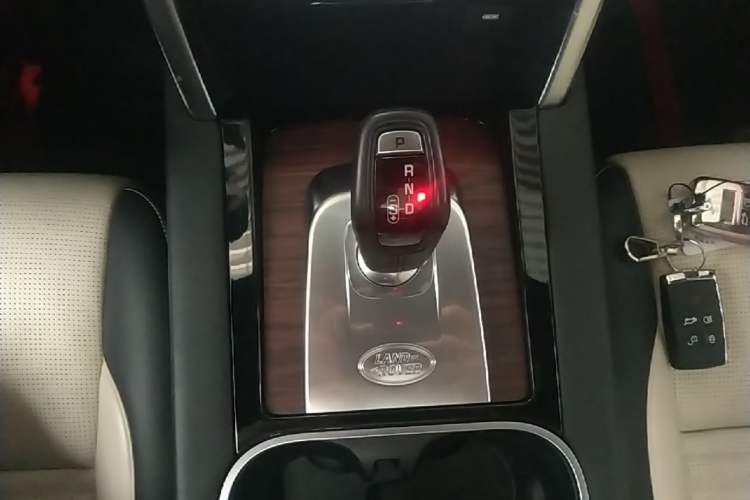 Used Land Rover Discovery Sport 2021 249 PS R-Dynamic HSE Luxury Custom Edition Gear Lever