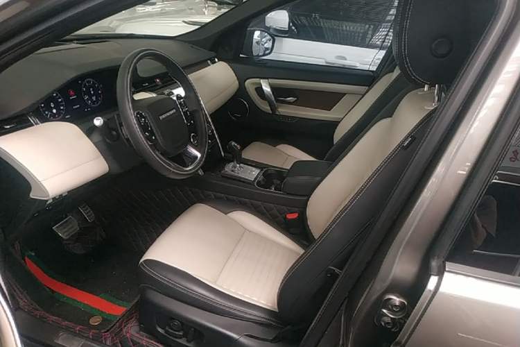Used Land Rover Discovery Sport 2021 249 PS R-Dynamic HSE Luxury Custom Edition Left Front Seat