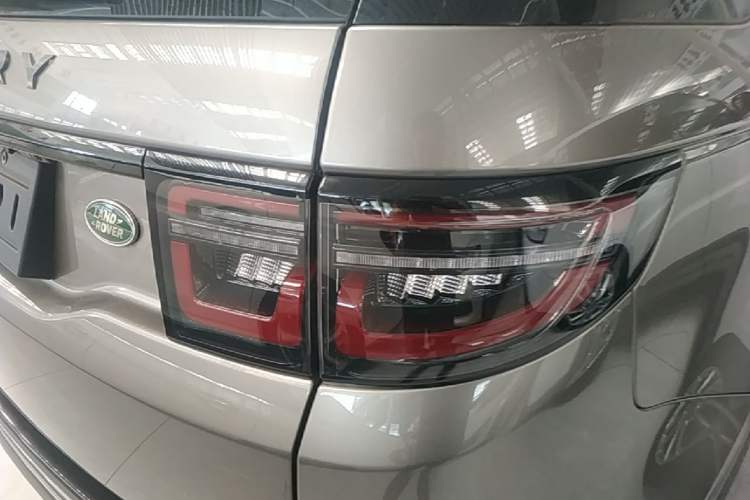 Used Land Rover Discovery Sport 2021 249 PS R-Dynamic HSE Luxury Custom Edition Right Rear Taillight