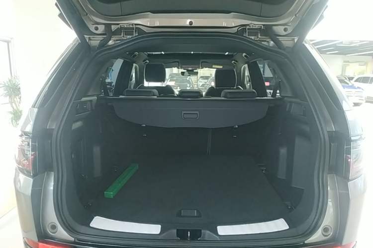 Used Land Rover Discovery Sport 2021 249 PS R-Dynamic S Performance Edition Trunk