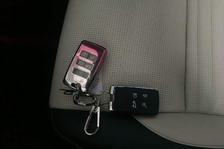 Used Land Rover Discovery Sport 2021 249 PS R-Dynamic HSE Luxury Custom Edition Vehicle Key