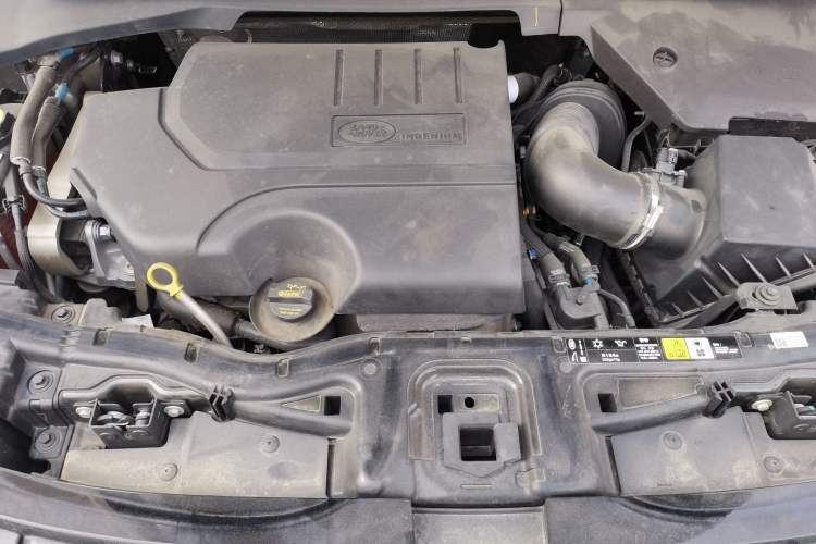 Used Land Rover Discovery Sport 2021 249 PS R-Dynamic S Performance Edition Engine Bay