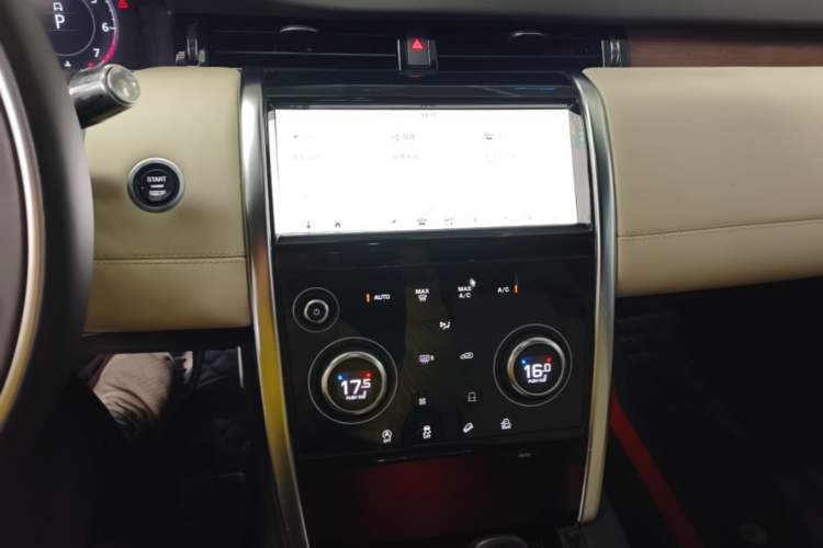 Used Land Rover Discovery Sport 2021 249 PS R-Dynamic HSE Luxury Custom Edition Audio And AC Panel