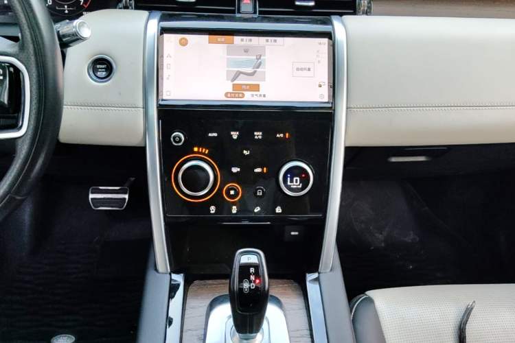 Used Land Rover Discovery Sport 2021 249 PS R-Dynamic SE Performance Tech Edition 7 Seats Audio And AC Panel