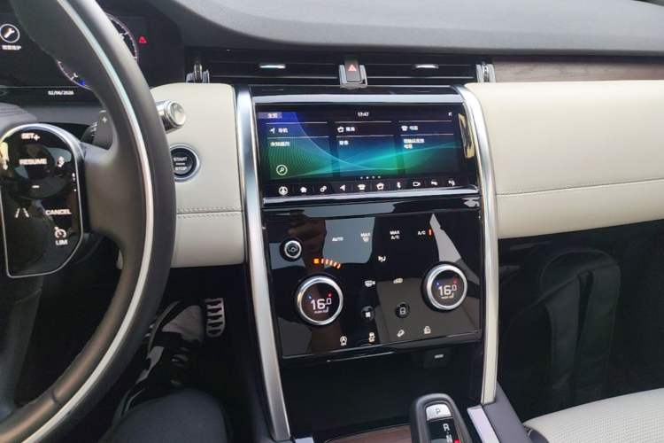 Used Land Rover Discovery Sport 2021 249 PS R-Dynamic HSE Luxury Custom Edition Audio And AC Panel