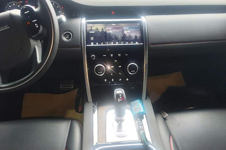 Used Land Rover Discovery Sport 2021 249 PS R-Dynamic S Performance Edition Audio And AC Panel