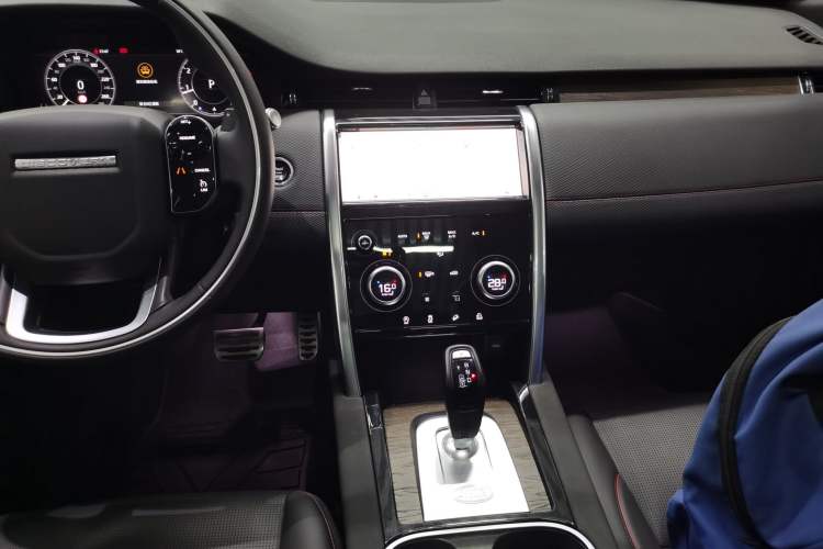 Used Land Rover Discovery Sport 2021 249 PS R-Dynamic S Performance Edition Audio And AC Panel