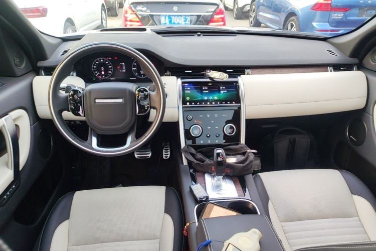 Used Land Rover Discovery Sport 2021 249 PS R-Dynamic HSE Luxury Custom Edition Center Console