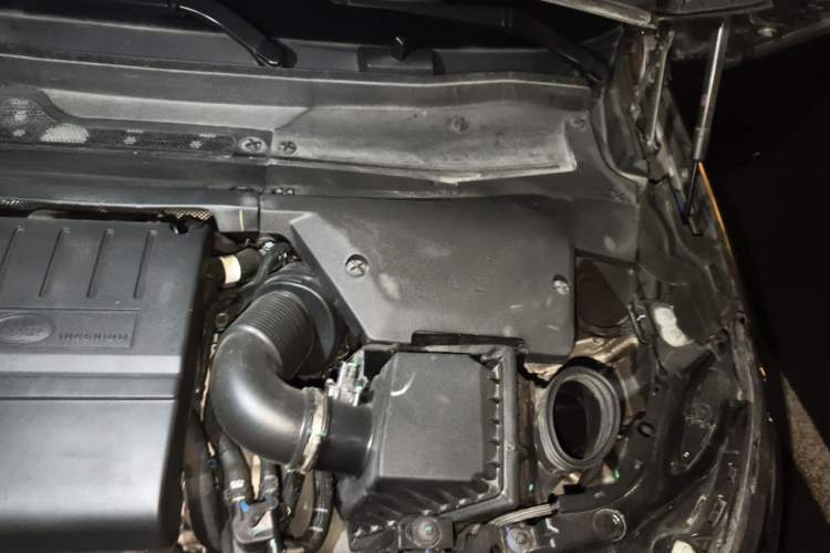 Used Land Rover Discovery Sport 2021 249 PS R-Dynamic S Performance Edition Engine Bay Left