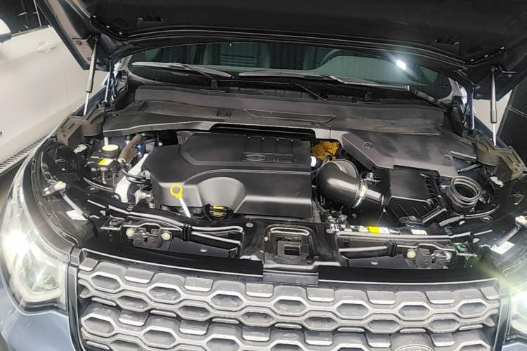 Used Land Rover Discovery Sport 2021 249 PS R-Dynamic S Performance Edition Engine Bay