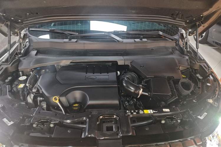 Used Land Rover Discovery Sport 2021 249 PS R-Dynamic HSE Luxury Custom Edition Engine Bay