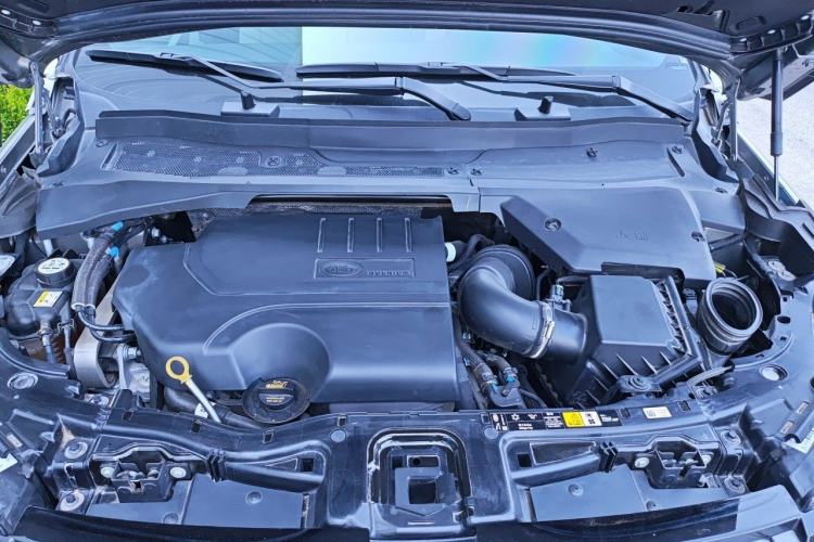 Used Land Rover Discovery Sport 2021 249 PS R-Dynamic SE Performance Tech Edition 5 Seats Engine Bay