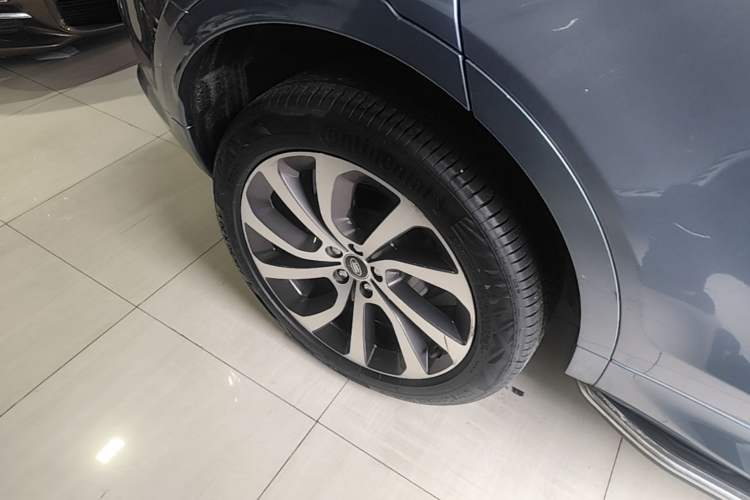 Used Land Rover Discovery Sport 2021 249 PS R-Dynamic S Performance Edition Exterior 5