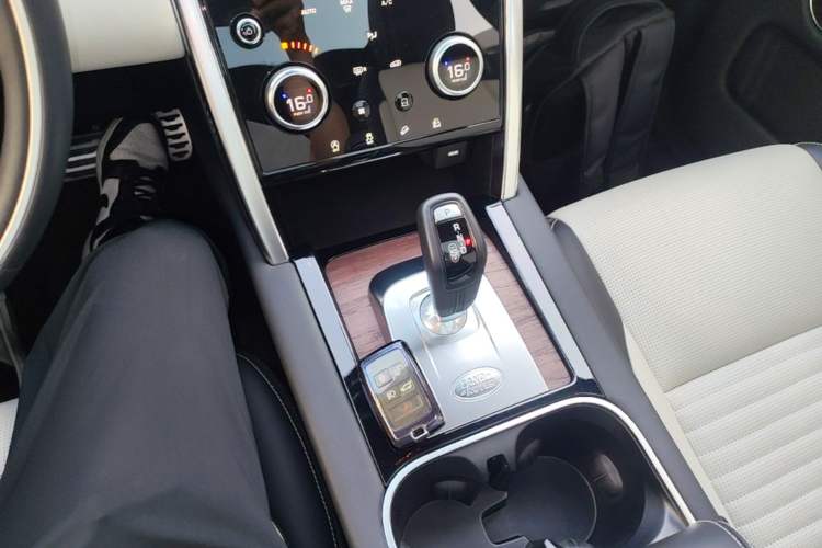 Used Land Rover Discovery Sport 2021 249 PS R-Dynamic HSE Luxury Custom Edition Gear Lever