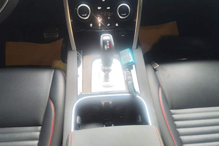 Used Land Rover Discovery Sport 2021 249 PS R-Dynamic S Performance Edition Gear Lever