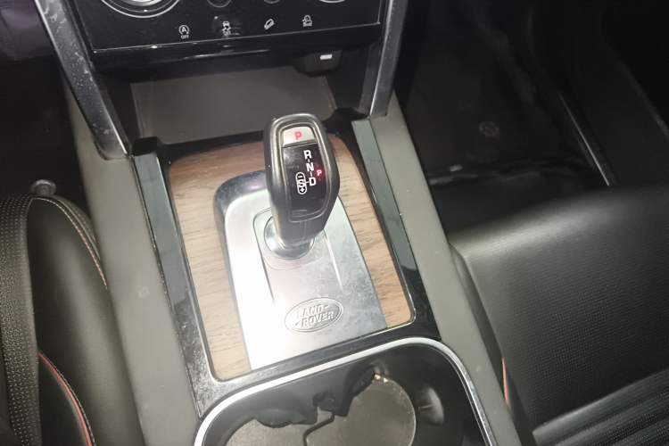 Used Land Rover Discovery Sport 2021 249 PS R-Dynamic S Performance Edition Gear Lever