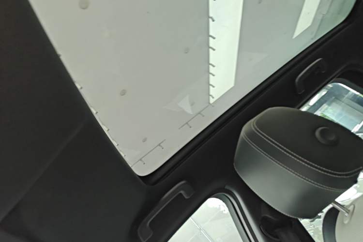 Used Land Rover Discovery Sport 2021 249 PS R-Dynamic SE Performance Tech Edition 5 Seats Headliner