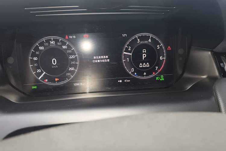 Used Land Rover Discovery Sport 2021 249 PS R-Dynamic S Performance Edition Instrument Cluster