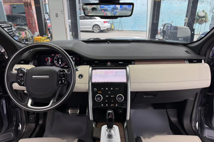 Used Land Rover Discovery Sport 2021 249 PS R-Dynamic SE Performance Tech Edition 5 Seats Interior 1