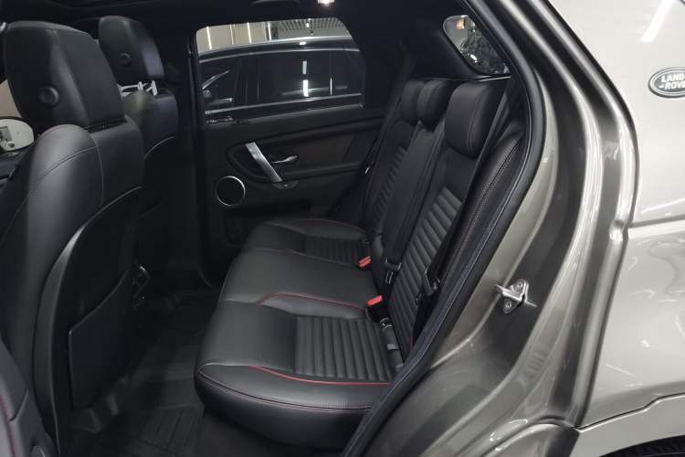 Used Land Rover Discovery Sport 2021 249 PS R-Dynamic S Performance Edition Interior 4