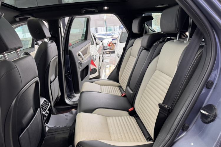 Used Land Rover Discovery Sport 2021 249 PS R-Dynamic SE Performance Tech Edition 5 Seats Interior 5